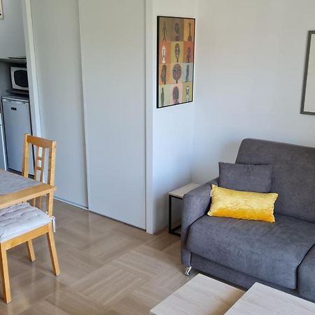 2P Entierement Climatise I Bien Insonorise I Wifi I A 300 M De La Mer I Restaurants Commerces Et Transports A 5Mn A Pied I Ideal 2 Personnes I Possibilite 4 Avec Canape Lit De Qualite I Tres Belle Douche 滨海卡涅 外观 照片