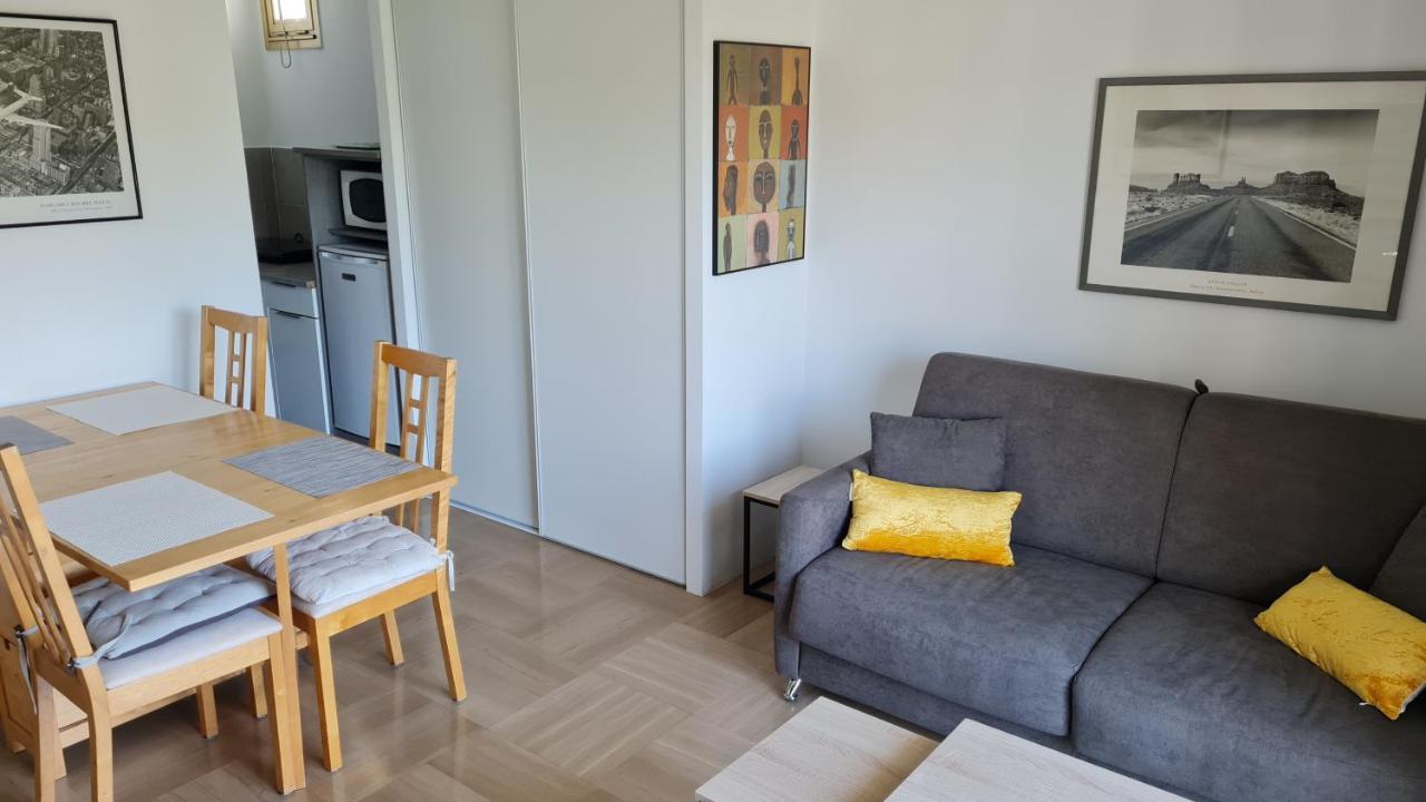 2P Entierement Climatise I Bien Insonorise I Wifi I A 300 M De La Mer I Restaurants Commerces Et Transports A 5Mn A Pied I Ideal 2 Personnes I Possibilite 4 Avec Canape Lit De Qualite I Tres Belle Douche 滨海卡涅 外观 照片